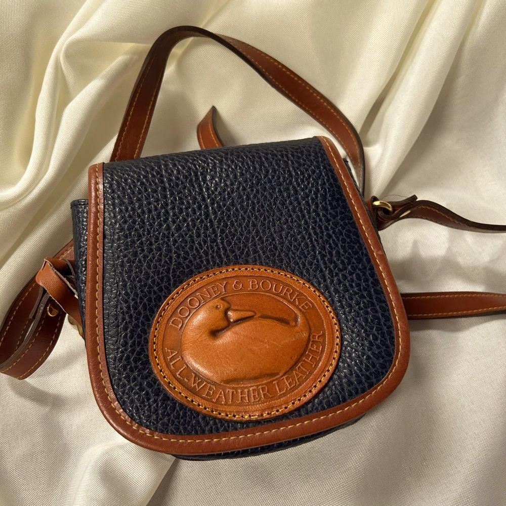 Vintage Dooney and Bourke leather crossbody